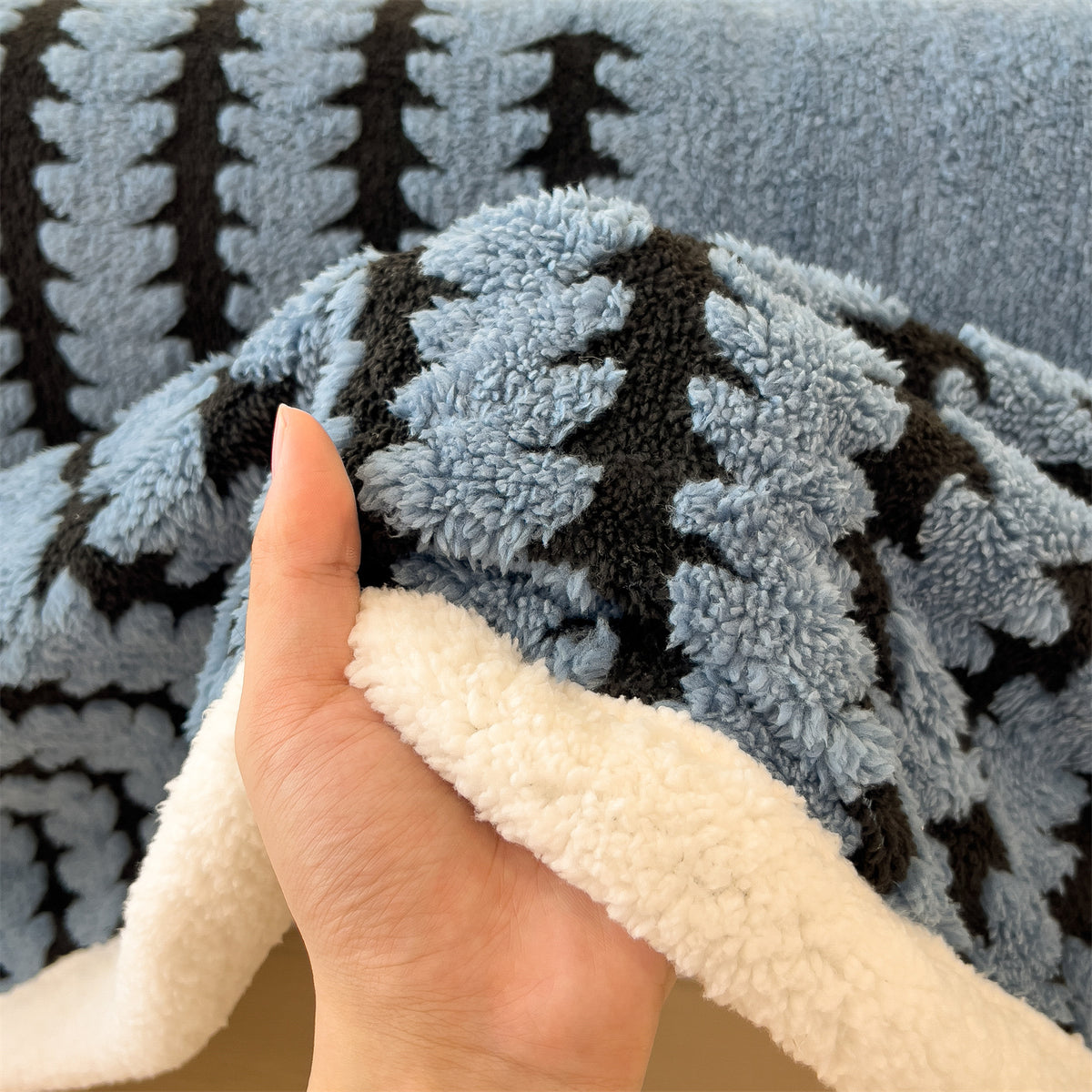 Textured Jacquard Throw Blanket – Thick Plush Fleece for Sofa & Bed – image 3