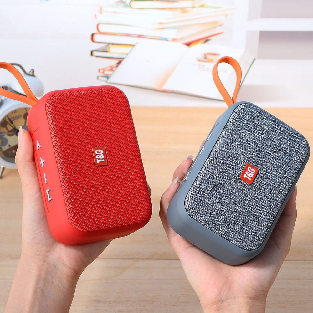 Sports Wireless Bluetooth Speaker with Radio – image 4