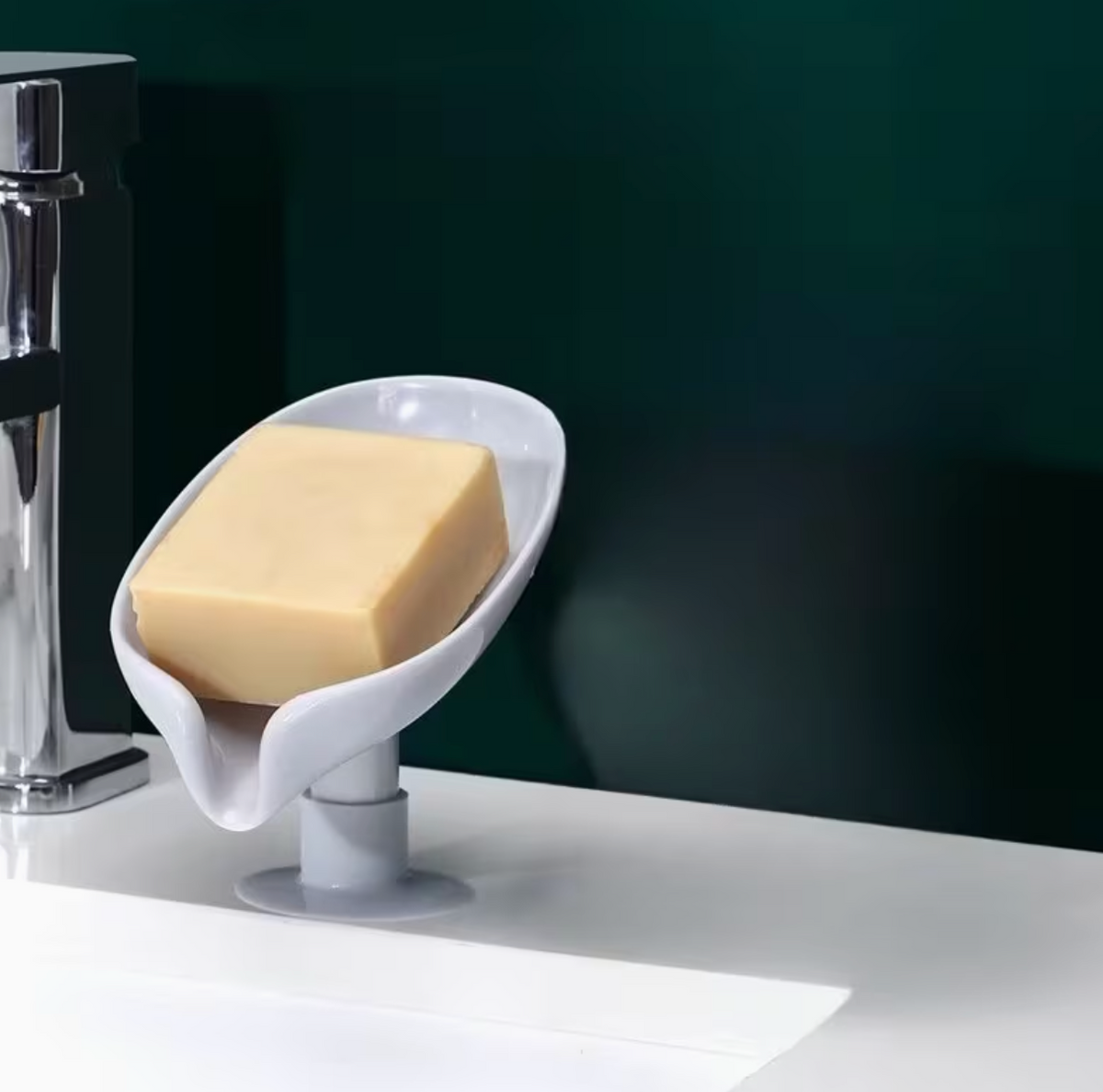 Leaf-Shaped Suction Cup Soap Dish – No Drilling Required, Self-Draining Bathroom Soap Holder, Easy-to-Clean Bathroom Accessory